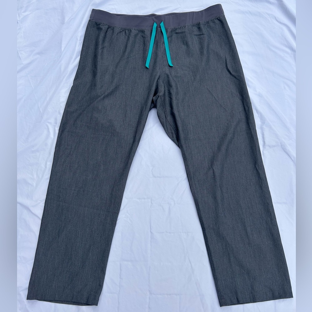 Figs Technical Collection Livingston grey mid rise Straight leg Scrub set